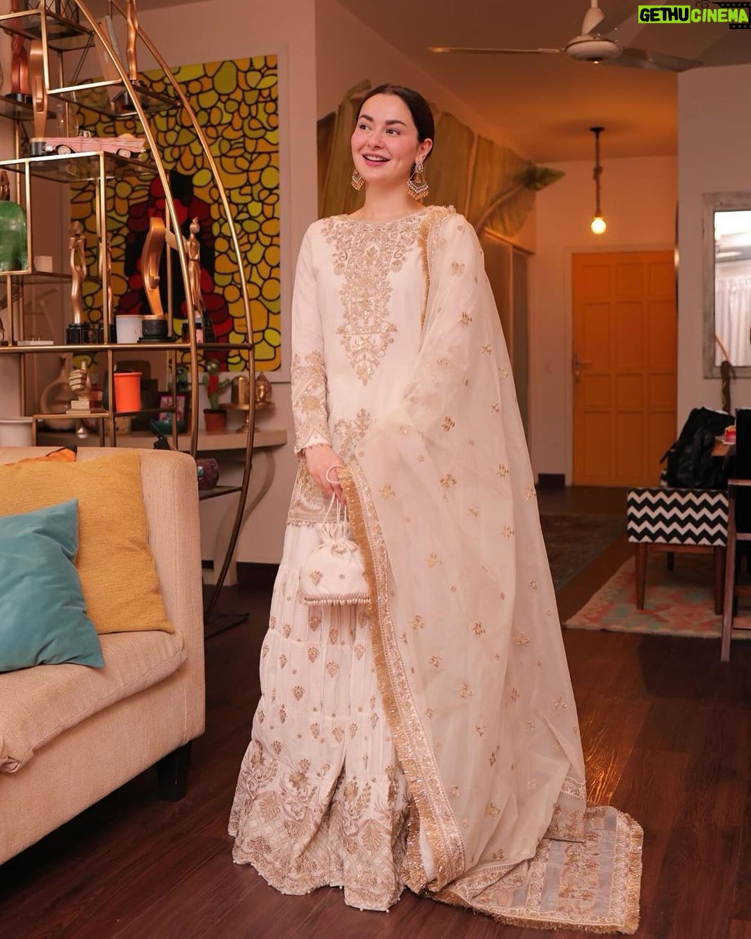 Hania Aamir Instagram - In my favourite from @faizasaqlain lawn 🕊️ Prebook this one and others from their gorgeous collection on 29th Feb at 6 pm ⏰ #faizasaqlain #FSlawn24