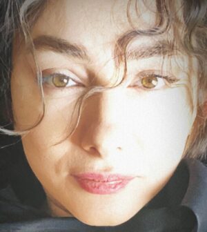 Hanie Tavassoli Instagram - چقدر روشنی خوب است!