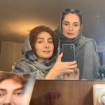 Hanie Tavassoli Instagram - بی صدا حلزون داره اکران می شه.بزودی. یکی از سخت ترین نقش هایی که در زندگیم بازی کردم.خیلی سخت و پر از چالش بود اما همین سختی ها یه نقش رو جذاب و شیرین می کنه.به بهانه ی اکران این فیلم و کلی خاطرات خوش از پشت صحنه،این عکس ها رو با شما به اشتراک می ذارم.به امید یک اکران خوب.امیدوارم با توجه به شرایط خاص این روزها بتونیم اکران های مردمی هم داشته باشیم.🙏🏻🍀🙏🏻🍀 @soudabekhosravi @mojtaba.shokri.deaf @hoori_moghadas @mariam_majdd @behrangdezfulizade.director @pedramsharifiiii @mohsen_kiaee @mehranahmadiofficial @bi.seda.halazun @barge_zard