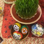Hanie Tavassoli Instagram - اینجا هیچی عادی نیست.حتا عید. ما زنده ایم.به امید.به امید اینکه امسال ایرانی ها به همه ی آرزوهاشون برسن.الهی آمین.☘️☘️☘️ #زن_زندگی_آزادی