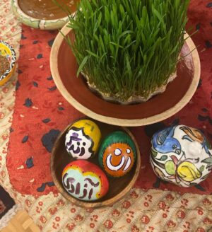 Hanie Tavassoli Instagram - اینجا هیچی عادی نیست.حتا عید.
ما زنده ایم.به امید.به امید اینکه امسال ایرانی ها به همه ی آرزوهاشون برسن.الهی آمین.☘️☘️☘️
#زن_زندگی_آزادی