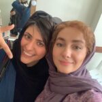 Hanie Tavassoli Instagram - بی صدا حلزون داره اکران می شه.بزودی. یکی از سخت ترین نقش هایی که در زندگیم بازی کردم.خیلی سخت و پر از چالش بود اما همین سختی ها یه نقش رو جذاب و شیرین می کنه.به بهانه ی اکران این فیلم و کلی خاطرات خوش از پشت صحنه،این عکس ها رو با شما به اشتراک می ذارم.به امید یک اکران خوب.امیدوارم با توجه به شرایط خاص این روزها بتونیم اکران های مردمی هم داشته باشیم.🙏🏻🍀🙏🏻🍀 @soudabekhosravi @mojtaba.shokri.deaf @hoori_moghadas @mariam_majdd @behrangdezfulizade.director @pedramsharifiiii @mohsen_kiaee @mehranahmadiofficial @bi.seda.halazun @barge_zard