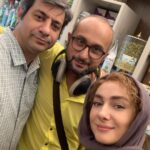 Hanie Tavassoli Instagram - بی صدا حلزون داره اکران می شه.بزودی. یکی از سخت ترین نقش هایی که در زندگیم بازی کردم.خیلی سخت و پر از چالش بود اما همین سختی ها یه نقش رو جذاب و شیرین می کنه.به بهانه ی اکران این فیلم و کلی خاطرات خوش از پشت صحنه،این عکس ها رو با شما به اشتراک می ذارم.به امید یک اکران خوب.امیدوارم با توجه به شرایط خاص این روزها بتونیم اکران های مردمی هم داشته باشیم.🙏🏻🍀🙏🏻🍀 @soudabekhosravi @mojtaba.shokri.deaf @hoori_moghadas @mariam_majdd @behrangdezfulizade.director @pedramsharifiiii @mohsen_kiaee @mehranahmadiofficial @bi.seda.halazun @barge_zard