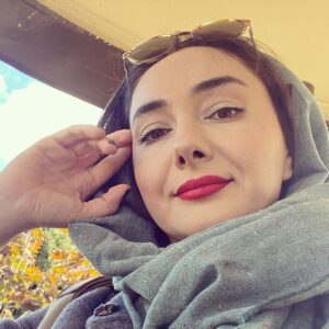 Hanie Tavassoli Instagram - صد سال اولش سخته 😇