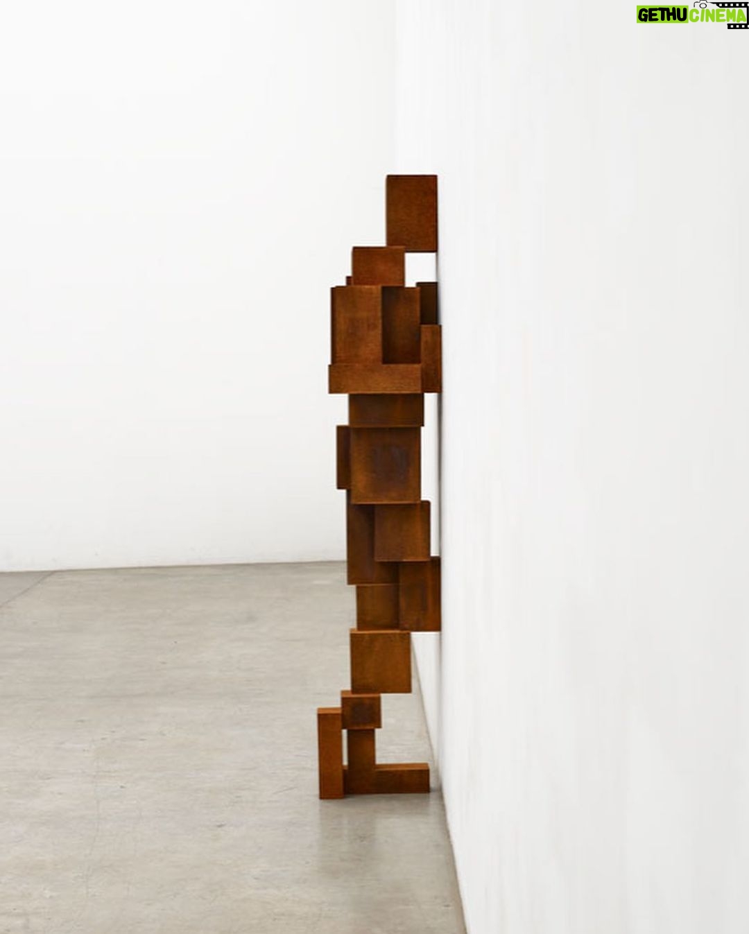 Hanie Tavassoli Instagram - Happy birthday Antony Gormley.#sculpture #antonygormley #sculptureart