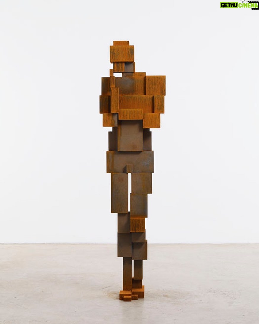 Hanie Tavassoli Instagram - Happy birthday Antony Gormley.#sculpture #antonygormley #sculptureart