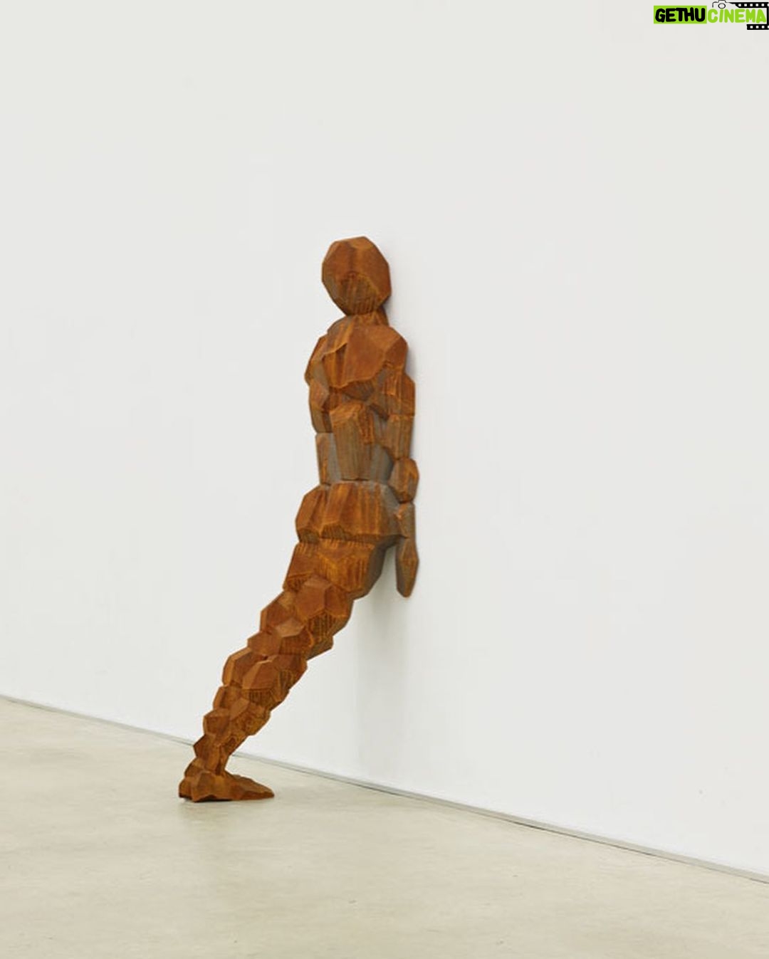 Hanie Tavassoli Instagram - Happy birthday Antony Gormley.#sculpture #antonygormley #sculptureart
