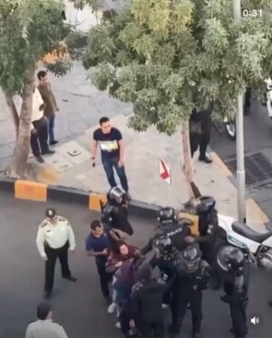 Hanie Tavassoli Instagram - فقط و فقط
دلم می خواد بمیرم!به معنای واقعی کلمه فدایتان بشوم !بمیرم برای شجاعت و قد و بالای تک تک شما!
کاش واقعن بمیرم و دیگر این صحنه ها را نبینم!
این آشکار ترین و صریح ترین و واضح ترین شکل شر و رذالت و ظلم است.این که نیروی امنیتی برای حفظ امنیت می زند و می کشد.
من عزا دار و غمگین و نگرانم.
اینجا ایران است.کشور من است.من یک انسانم ،یک زنم.
میان زندگی غیر عادی که این روزها جریان دارد،با اینترنت کم سرعت و ضعیف و بیچاره،دیدن صحنه های هولناک غمگین تر و خشمگین ترم می کند.
با دیدن شجاعت دختران جوان ‌و نوجوان هم به وجد می آیم هم نگران می شوم.
رفتار نیروی سرکوبگر با مردم ،با ما غیر قابل فراموشی است! برای سالها سرکوب
برای گشت ارشاد
برای دروغ 
برای ظلم
برای زور
برای شقاوت
برای مهسا
برای حنانه 
برای دختران ایران
برای بغض و درد و فریاد در گلو

برای جهل
برای درد

برای خواهرانم 
برای ایران
برای زن زندگی آزادی
#زن_زندگی_آزادی 
#مهسا_امینی 
#mahsaamini
#حدیث_نجفی 
#غزاله_چلاوی 
خدایا صدای ما رو می شنوی؟؟؟؟؟