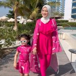 Hanis Zalikha Instagram - Making my babygirl’s dream come true with a girly beach day out in matching Barbie outfit in Dubai 💓 #BarbieXCakenis Swimwear & Kaftan @cakenis Dubai Palm Jumeirah