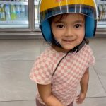Hanis Zalikha Instagram - Belum habis emo anak nyanyi lagu jingglebell, pak dia pi bawak naik motor. Dengan seluar senteng dia melenggang pi kedai 😩 Weh seluar belacan umur setahun duluuu aaaa