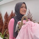 Hanis Zalikha Instagram - Mari berlaundry with me! Tugasan gosok baju ni bukan kerja mudah (malah boleh menyampah lol), TAPI boleh dimudahkan dengan iron yang betul bagus. Marilah kita tengok, best ke tidak Panasonic Steam Generator Iron GT500 ni? Betul ke ia akan meluncur atas bermacam jenis kain? Betul ke ia tak banyak perkakas dan tak banyak mode sampai pening2? Saya cubakan untuk anda! Sekarang bolehlah beli hihihi. #mypanasonic #GT500 #PanasonicSteamGeneratorIron #AnggunBerkuasaLagiBergaya #OptimalCareforFamily #LeadingInnovationinComfort #SafetyYouCanTrustQualityYouDeserve
