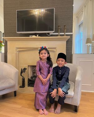 Hanis Zalikha Instagram - Selamat Hari Raya Maaf 
Zahir & Batin 
Kami kat sini raya dulu 😉
#EidMubarak 

@theyusufiskandar & 
@thealisaaisyah