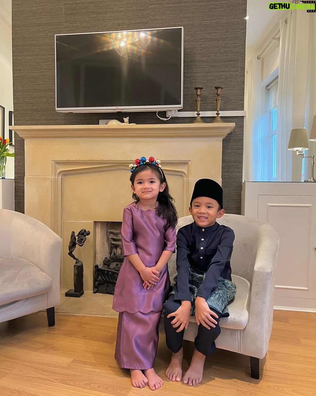 Hanis Zalikha - 234.9K Likes - Selamat Hari Raya Maaf
Zahir & Batin
Kami kat sini raya dulu 😉
#EidMubarak
@theyusufiskandar &
@thealisaaisyah