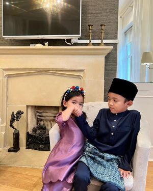 Hanis Zalikha Instagram - Selamat Hari Raya Maaf 
Zahir & Batin 
Kami kat sini raya dulu 😉
#EidMubarak 

@theyusufiskandar & 
@thealisaaisyah