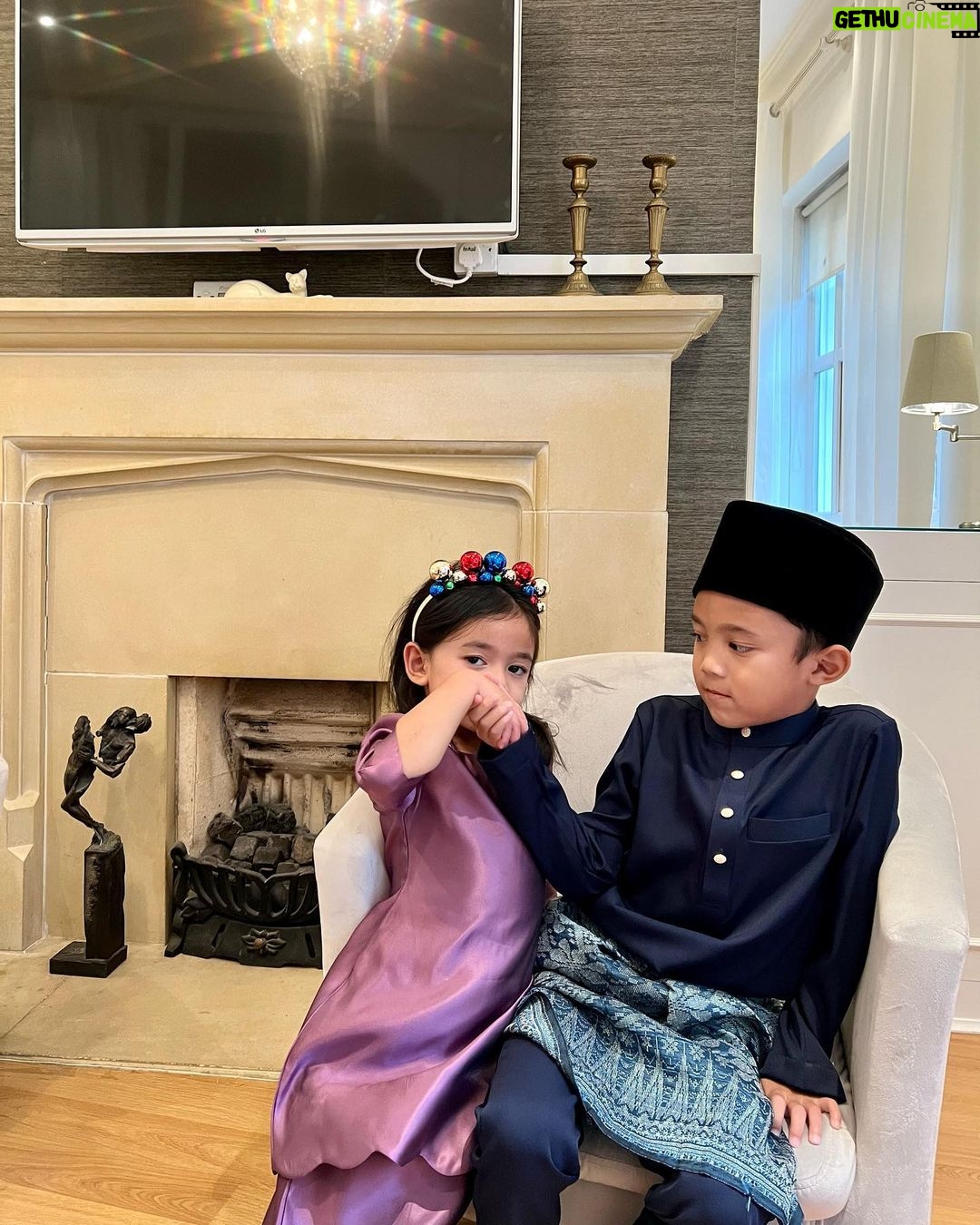 Hanis Zalikha - 234.9K Likes - Selamat Hari Raya Maaf
Zahir & Batin
Kami kat sini raya dulu 😉
#EidMubarak
@theyusufiskandar &
@thealisaaisyah