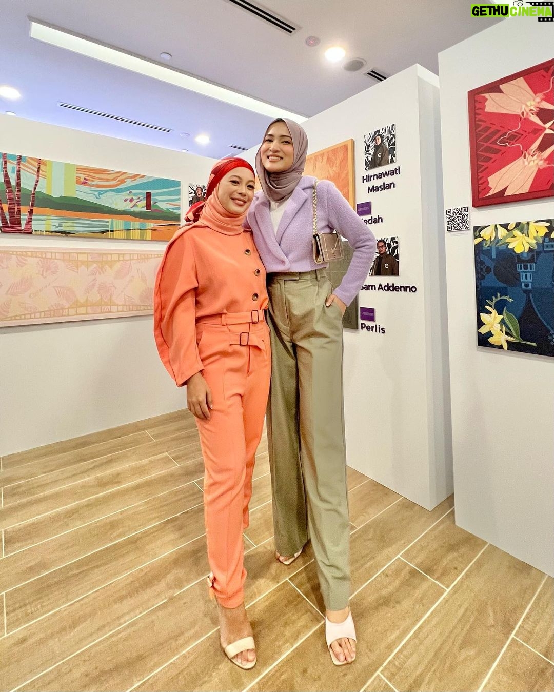 Hanis Zalikha Instagram - Purple and proud 🧕🏻 Fun day out for my @vivyyusof @theduckgroup !