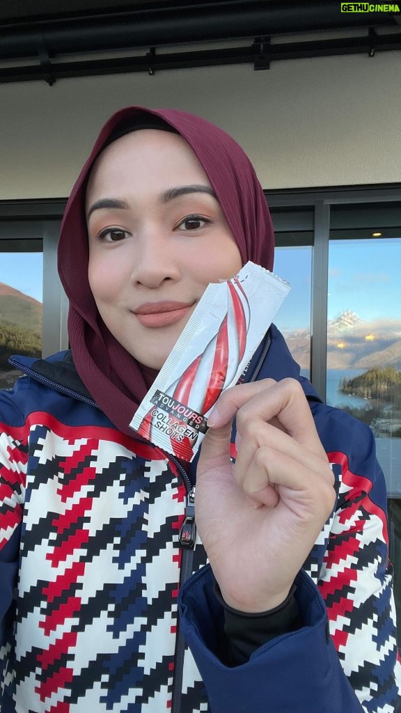 Hanis Zalikha Instagram - I trust @toujoursadvanced collagen for my skin. Anyone of you guys haven’t tried it at all?? What are you waiting for 😭 Available in Guardian pharmacy nationwide.