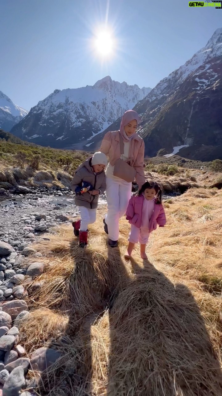 Hanis Zalikha Instagram - Terima kasih Allah atas nikmat Fiordland National Park