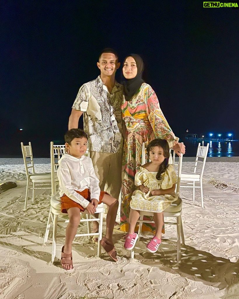Hanis Zalikha Instagram - A proper family portrait by the beach — how precious because the kids were really smiling and sat still!!!