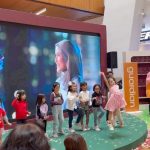 Hanis Zalikha Instagram - Anak Hairul Azreen tu tau tak dia takleh menang (Toujours Everland masih berlangsung sampai Isnin 13 Nov di MyTown Cheras KL okay. Jemput datang @toujoursadvanced ) MyTOWN Shopping Centre