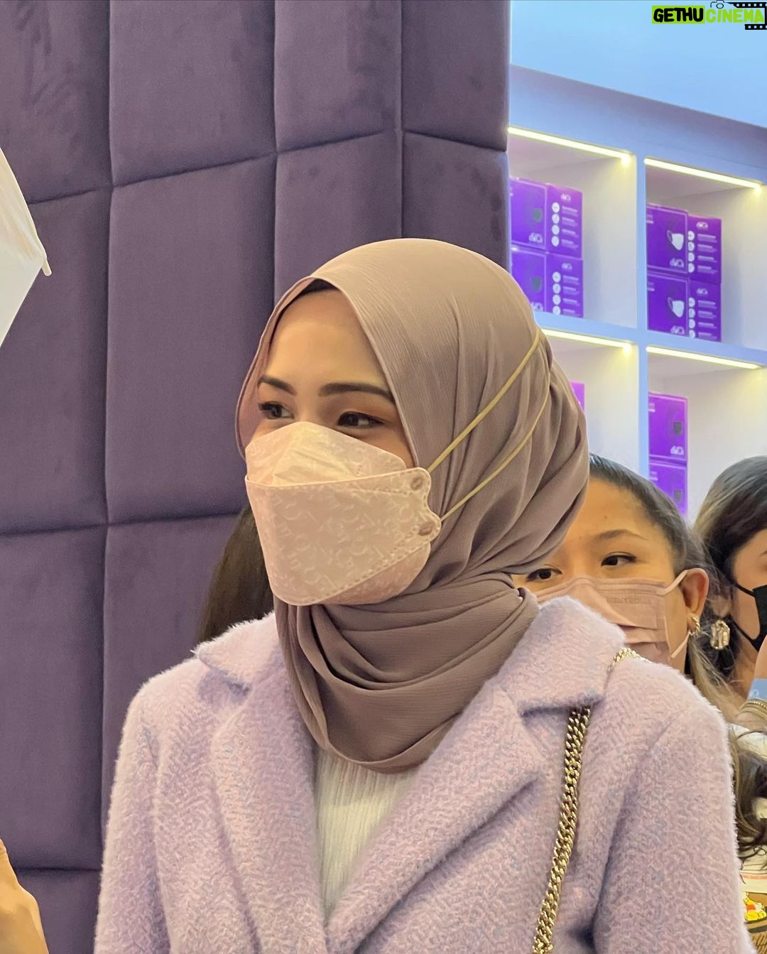 Hanis Zalikha Instagram - Purple and proud 🧕🏻 Fun day out for my @vivyyusof @theduckgroup !