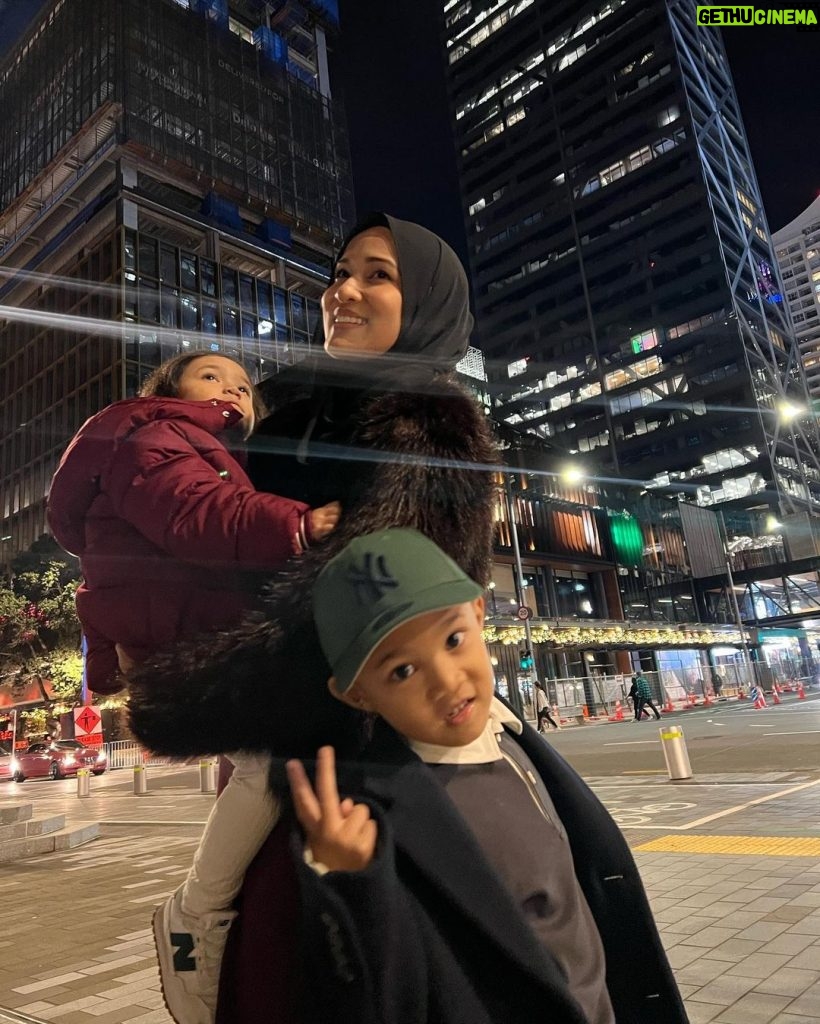 Hanis Zalikha Instagram - “Remember when you dreamed of being where you are now?” me talking to Hamis Jalikha. Nangis. Goodbye Auckland city, may we be back! Alhamdulillah insyaAllah.