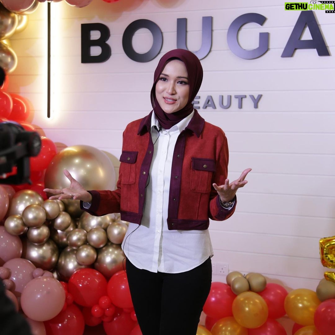 Hanis Zalikha Instagram - Selamat Ulangtahun Ke-5 Bougas Beauty! Tahniah dan moga terus terbang tinggi! Dengan ini anda boleh mendapatkan Bougas Beauty Limited Edition Red Box yang padat dengan barangan menarik, boleh tengok senarai produknya dekat @bougasbeautyhq π₯°π