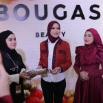 Hanis Zalikha Instagram - Selamat Ulangtahun Ke-5 Bougas Beauty! Tahniah dan moga terus terbang tinggi! Dengan ini anda boleh mendapatkan Bougas Beauty Limited Edition Red Box yang padat dengan barangan menarik, boleh tengok senarai produknya dekat @bougasbeautyhq 🥰😍