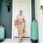 Hanis Zalikha Instagram - Walking into the weekend in my Audrey top & skirt set by @cakenis . Just kidding been wearing this to the office too 🤣 Love sangat material and cutting dia. Good job team @cakenis , available now on www.shopcakenis.com in three colors!
