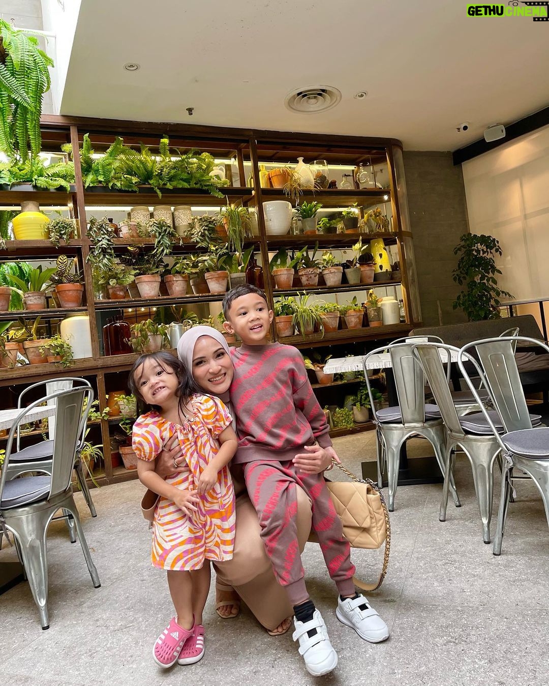 Hanis Zalikha Instagram - Me, @theyusufiskandar & @thealisaaisyah 🥰