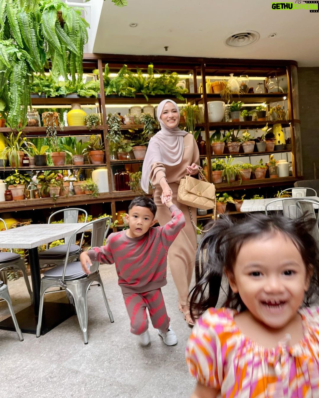 Hanis Zalikha Instagram - Me, @theyusufiskandar & @thealisaaisyah 🥰