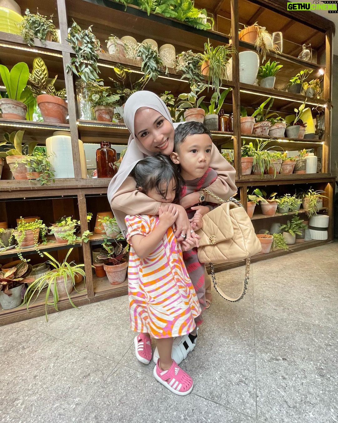 Hanis Zalikha Instagram - Me, @theyusufiskandar & @thealisaaisyah 🥰