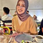 Hanis Zalikha Instagram - Today if you see someone without a smile, give them one of yours :B