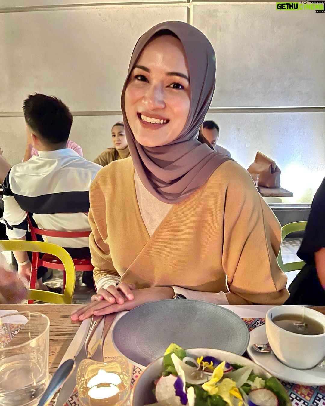 Hanis Zalikha Instagram - Today if you see someone without a smile, give them one of yours :B