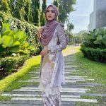 Hanis Zalikha Instagram - Dah tidur 4pagi settle segala, kena perform plakkk gambar Raya. Banyak ya komitmen 😂 Tahniah semua 🤝🤝🤝 #HairulHanisAidilfitri