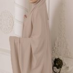 Hanis Zalikha Instagram - Alhamdulillah Ramadhan makin menghampiri kita dan tahun ini, I am so honoured to announce that I am @innersejuk ‘s ambassador. MasyaAllah ❤️ Bermula sebagai pelanggan @innersejuk sejak 2020 (atau awal lagi 🧐), kemudian terus jatuh cinta dengan high tech fabric mereka dan kini Telekung Suqainah is one of my favourite! Since kita semua akan solat jemaah dan tarawikh beramai ramai samada di rumah mahupun di masjid nanti, Hanis dengan teruja nak kongsi discount code HANIS70 supaya anda mendapat potongan RM70 bila anda beli Telekung Suqainah . Terima kasih menyambut berita gembira ini bersama-sama. Insyaallah kita semua dapat solat beramai-ramai dengan selesa dan rapi. #jomjemaah #innersejuk #telekungsuqainah #innercircle @innersejuk