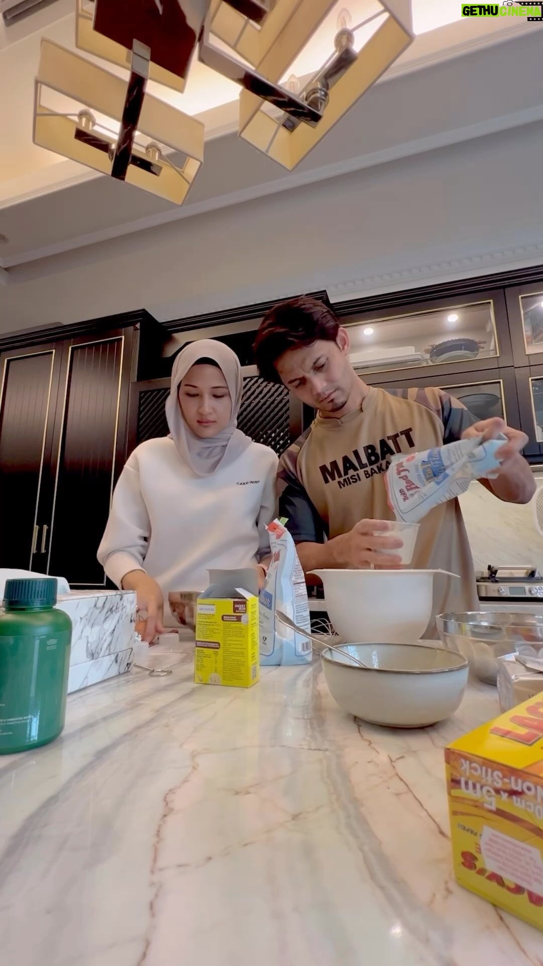 Hanis Zalikha Instagram - Baked gluten-free bread for our kids and in the end Yusuf gave it a bolehlaah . Textured like a freaking cake 😂 We’ll stick to our fluffy loaf.