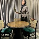 Hanis Zalikha Instagram – This is the small meeting table that @nicchris.furniture made for me according to my desired design. If you swipe left, I even made a video to show you guys how good the workmanship is. Sangat kemas & berkualiti. Kami dah pakai setahun baru rakam & upload. Terbukti tahan lasak sebab ramai yang guna silih berganti kat pejabat ni. Pereka perabot yang baik, @nicchris.furniture 💯
Any other furnitures you want me to share?