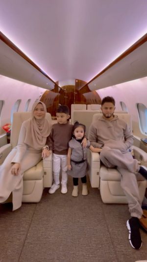 Hanis Zalikha Instagram - A trip beyond our wildest imagination, so honoured to be invited by Tan Sri Vincent Tan on this dream vacation. MasyaAllah for this rezeki for the kids (and us tumpang 😭😍). What a way to kick off 2022.