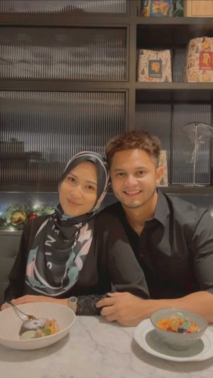 Hanis Zalikha Instagram - “Jom dating” - @hairulazreen .