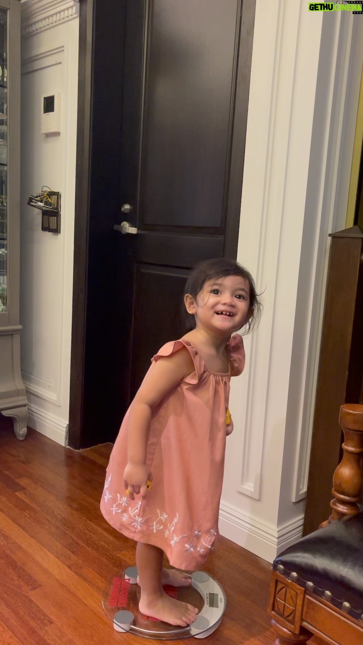 Hanis Zalikha Instagram - Nobody: Alisa: I am 2 years old.