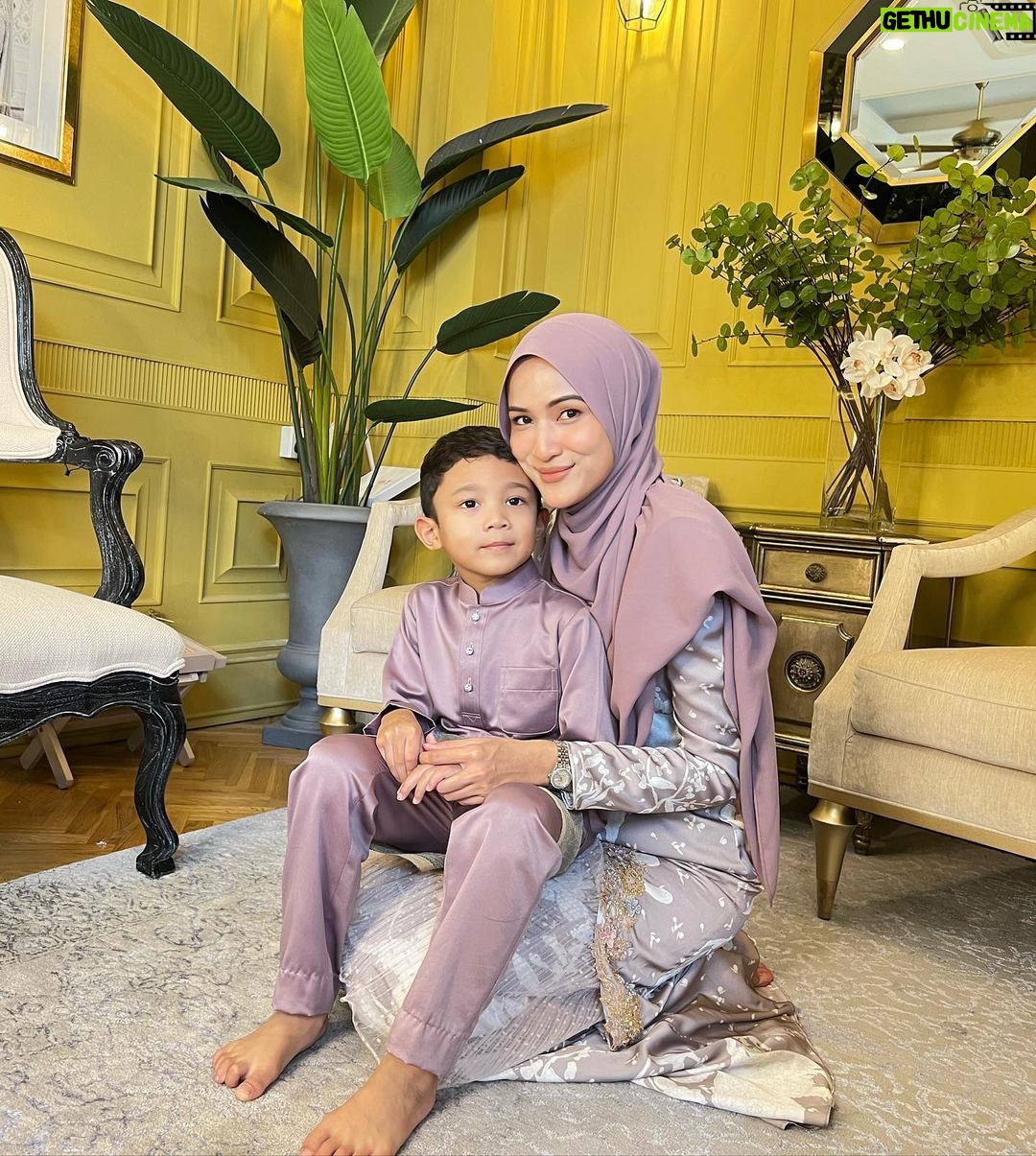 Hanis Zalikha - 125.2K Likes - Raya Album 2022.
#HairulHanisAidilfitri