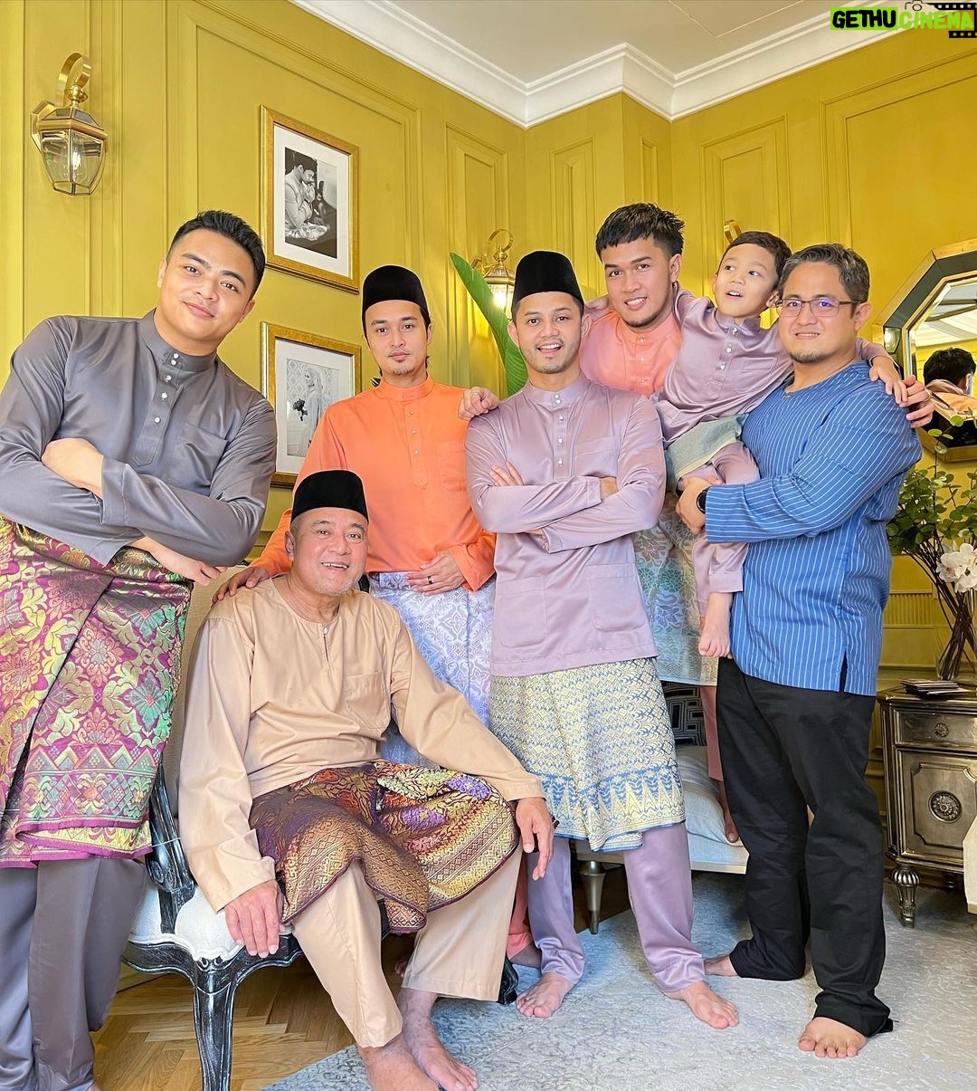 Hanis Zalikha - 125.2K Likes - Raya Album 2022.
#HairulHanisAidilfitri