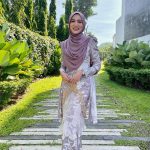 Hanis Zalikha Instagram - Dah tidur 4pagi settle segala, kena perform plakkk gambar Raya. Banyak ya komitmen 😂 Tahniah semua 🤝🤝🤝 #HairulHanisAidilfitri