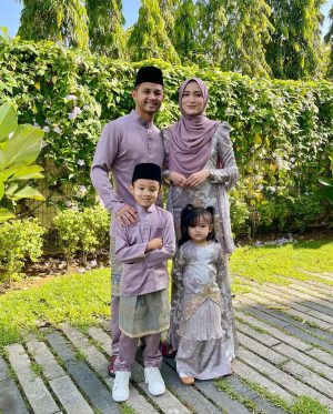 Hanis Zalikha Instagram - Selamat Hari Raya Maaf Zahir & Batin dari kami sekeluarga 🥰 MasyaAllah alhamdulillahhh.

#HairulHanisAidilfitri