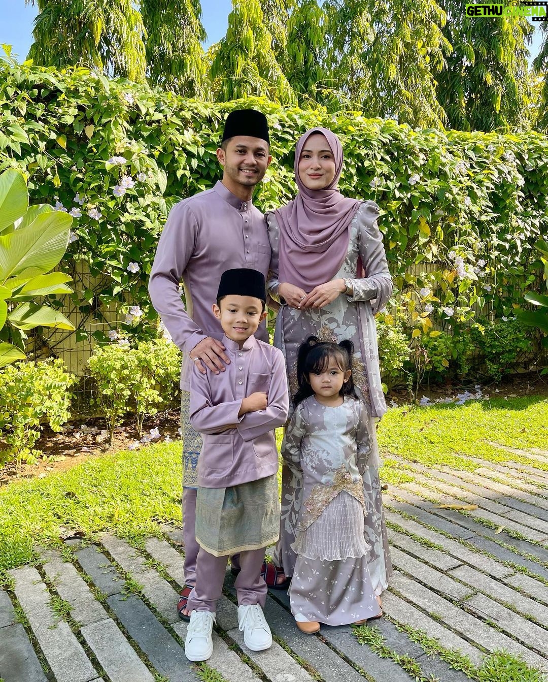 Hanis Zalikha - 269.3K Likes - Selamat Hari Raya Maaf Zahir & Batin dari kami sekeluarga 🥰 MasyaAllah alhamdulillahhh.
#HairulHanisAidilfitri