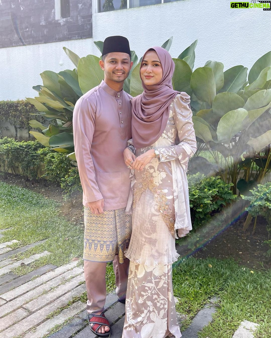 Hanis Zalikha - 269.3K Likes - Selamat Hari Raya Maaf Zahir & Batin dari kami sekeluarga 🥰 MasyaAllah alhamdulillahhh.
#HairulHanisAidilfitri