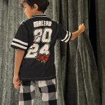 Hanis Zalikha Instagram - Anak-anak founder baru merasa baju Malead Black Rose @ma.lead . Nasib baik dapat sebelum live Tiktok esok. True story, first release tu I had to battle for kiriman family and friends. It was nerve wrecking 😭 I remember they were supposed to go live at 9pm so they tested the beg kuning 5minutes earlier, zap 9.02pm semua benda habis. Takde benda nak jual pastu hos berdua tercongok scared. What a moment 🤣🤩 Anyway, untuk yang nak saiz budak-budak lebih kecil dari 4tahun, saya dah pujuk2 bos Malead. Hihi. Kita tengok esok berjaya ke tak. Siapa suka baju @ma.lead komen di bawah 🌹 LIVE Khamis 9pm esok.