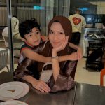 Hanis Zalikha Instagram - Nak gambar solo tapi jadi gambar kekeluargaan setiap kali Dubai Mall