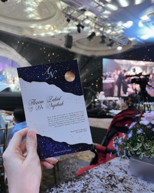 Hannah Delisha Instagram - A beautiful bulan dan bintang night. Love and blessing always to both of you @meripergibulat 🌕✨

Dressed in @rizmanruzaini 

#manjegotmeried